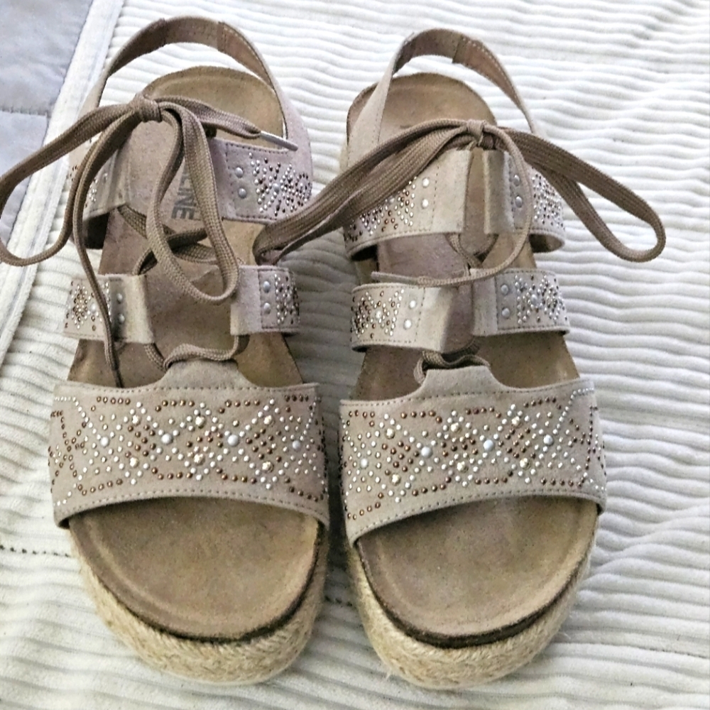 Madeline Girl Women's Beige Sandals with Rhinestone Detailing Size 8.5